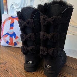 original UGG bailey with bows, tall size 8
